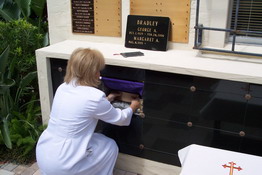 The minister putting the ashes in the niche