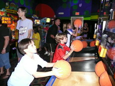 A hoops competition in the arcade
