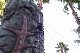 Patch scaling the climing wall