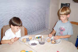 Decorating Halloween cupcakes